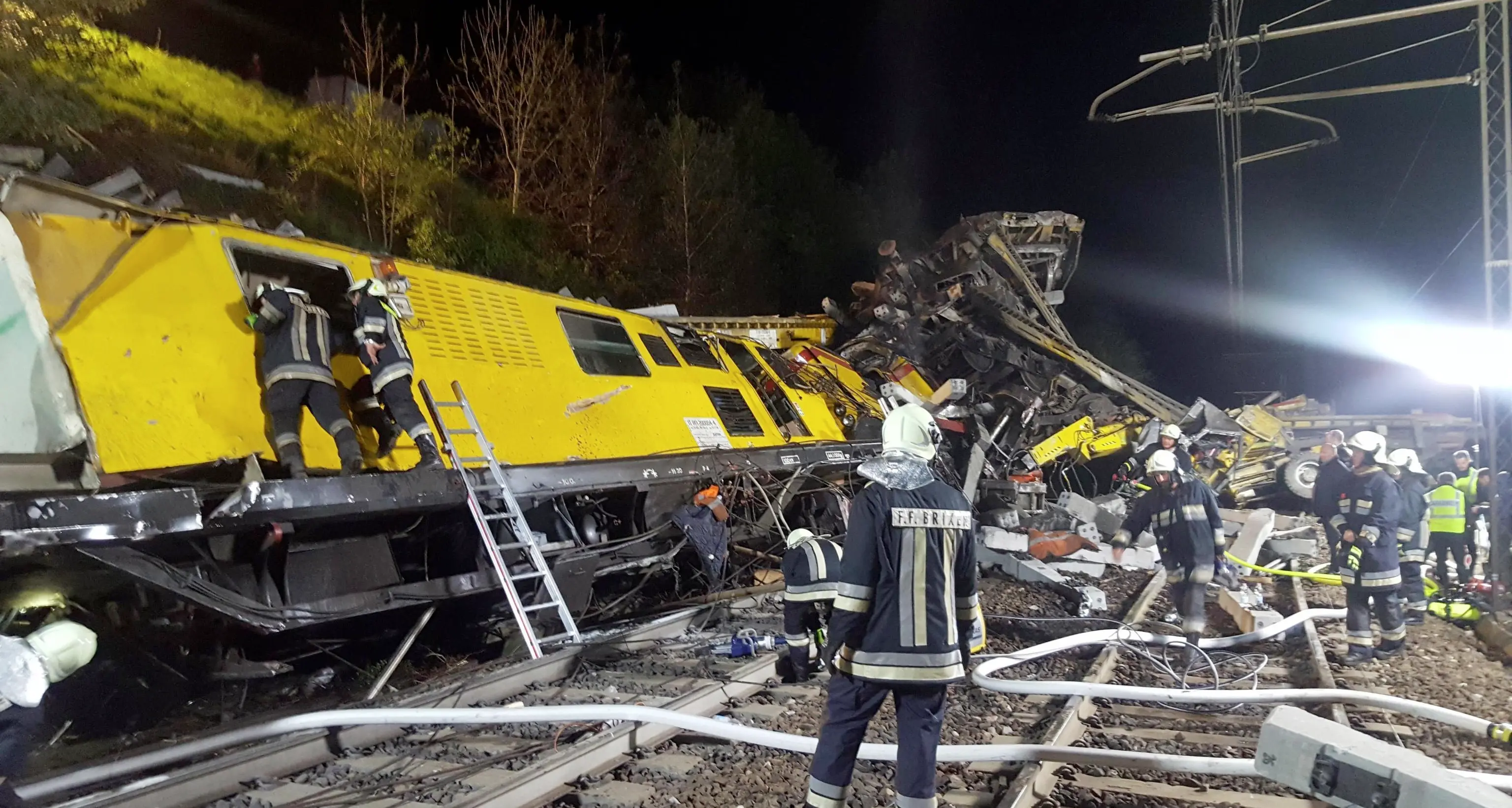 Tragedia ferroviaria 8 persone indagate
