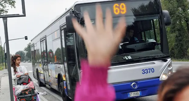 Lavora in congedo parentale Licenziato autista Atac a Roma