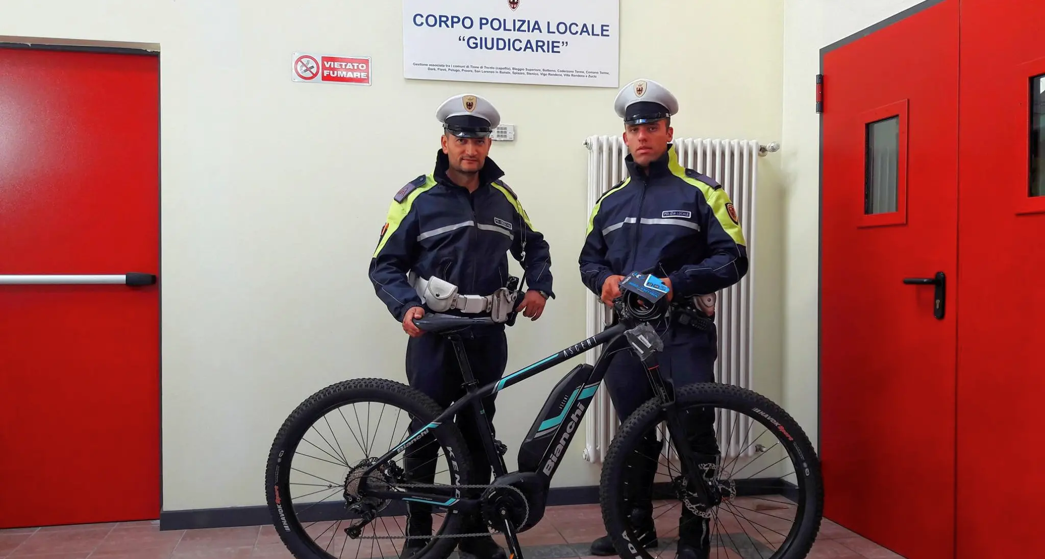 Tedesco ruba bici elettrica Beccato dalle telecamere