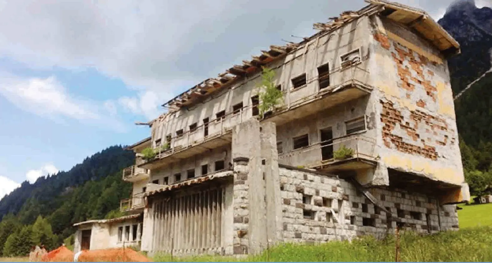 Addio a quattro ecomostri in Trentino
