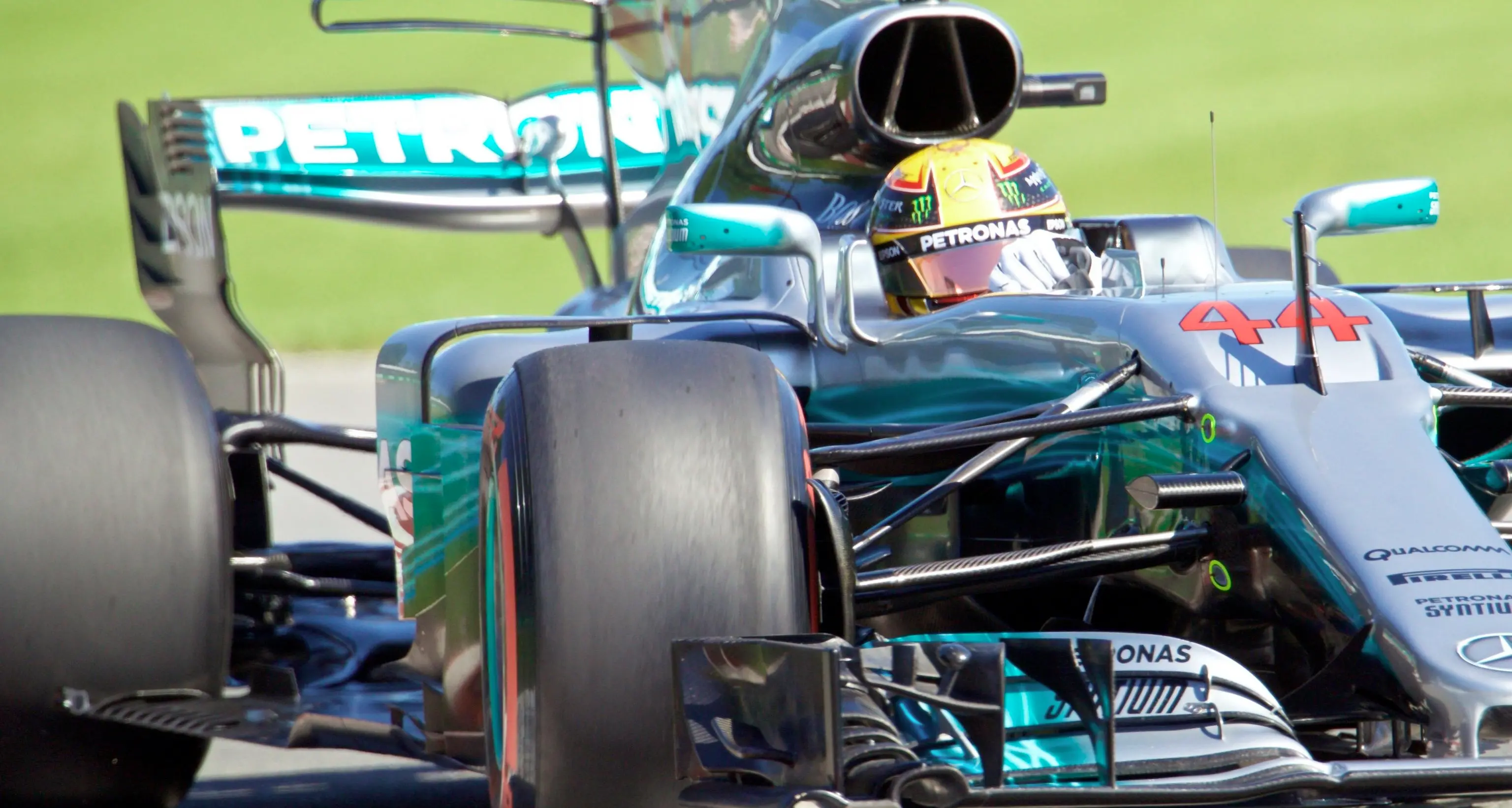 Hamilton, una pole capolavoro Dietro di lui Vettel, poi Bottas e Kimi