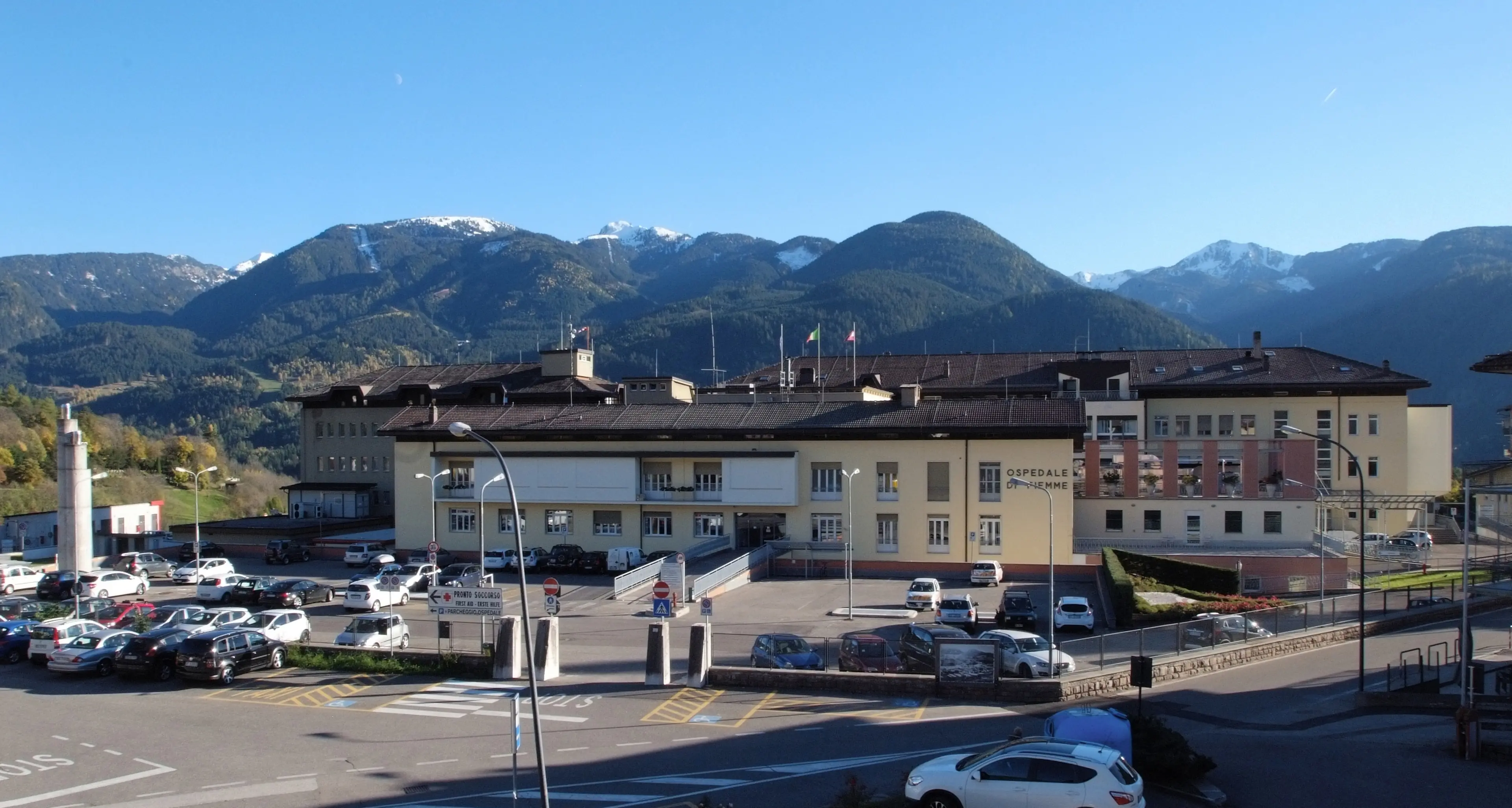 Cavalese, stop alle cicogne Il punto nascite non riaprirà Aspre critiche: «Troppe condizioni»