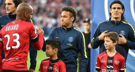 Tensione nel Psg, rissa continua tra Neymar e Cavani