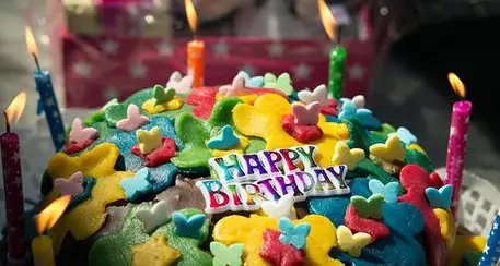 Arabia Saudita, vietate le feste di compleanno