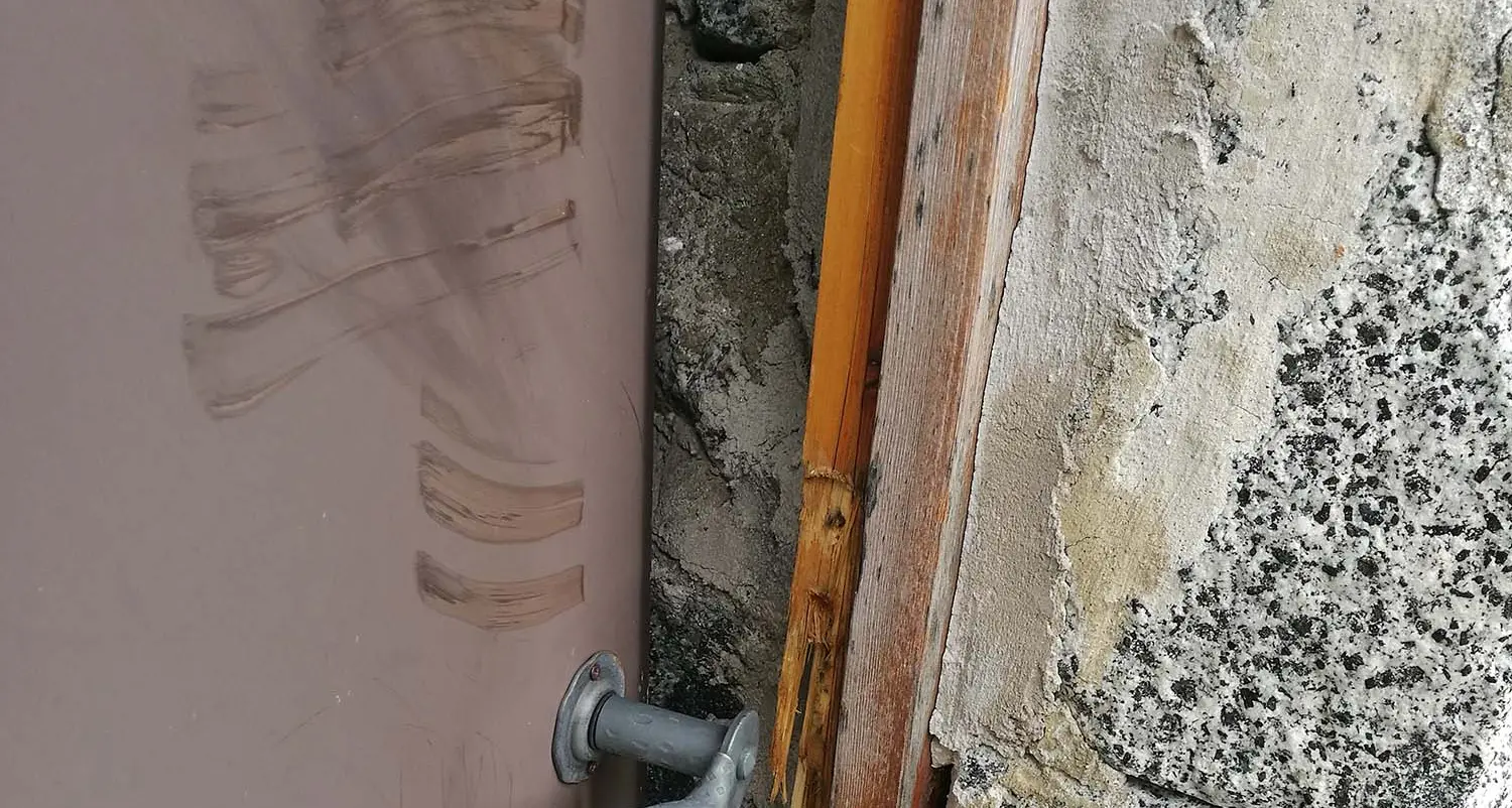 Mandron, vandali in azione contro la Capanna Pajer