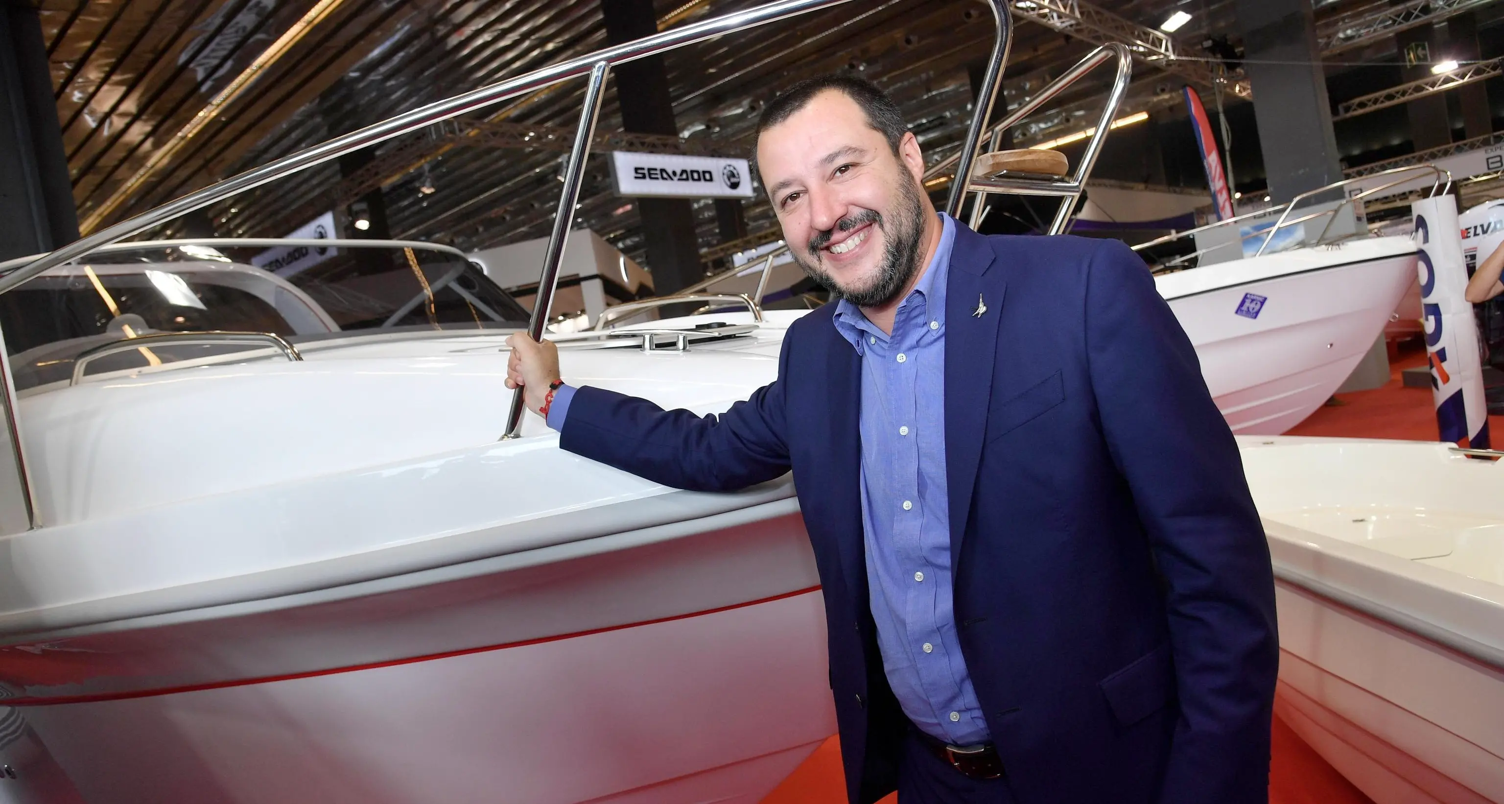 Salvini: «Amate chi volete ma senza adozioni ai gay»