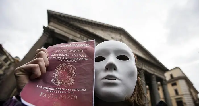 Ius soli, scontro Pd-Ap Gli alfaniani ripetono il no