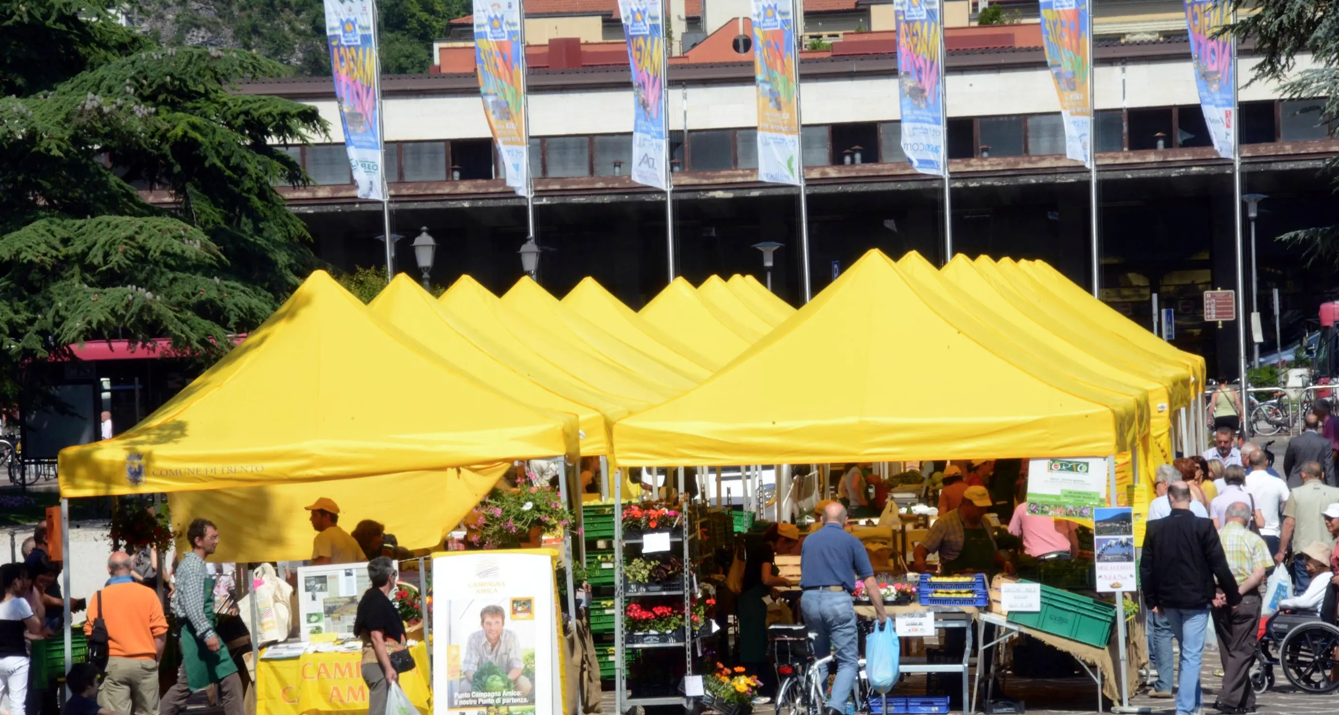 Mercato contadino, bancarelle anche dalle province limitrofe