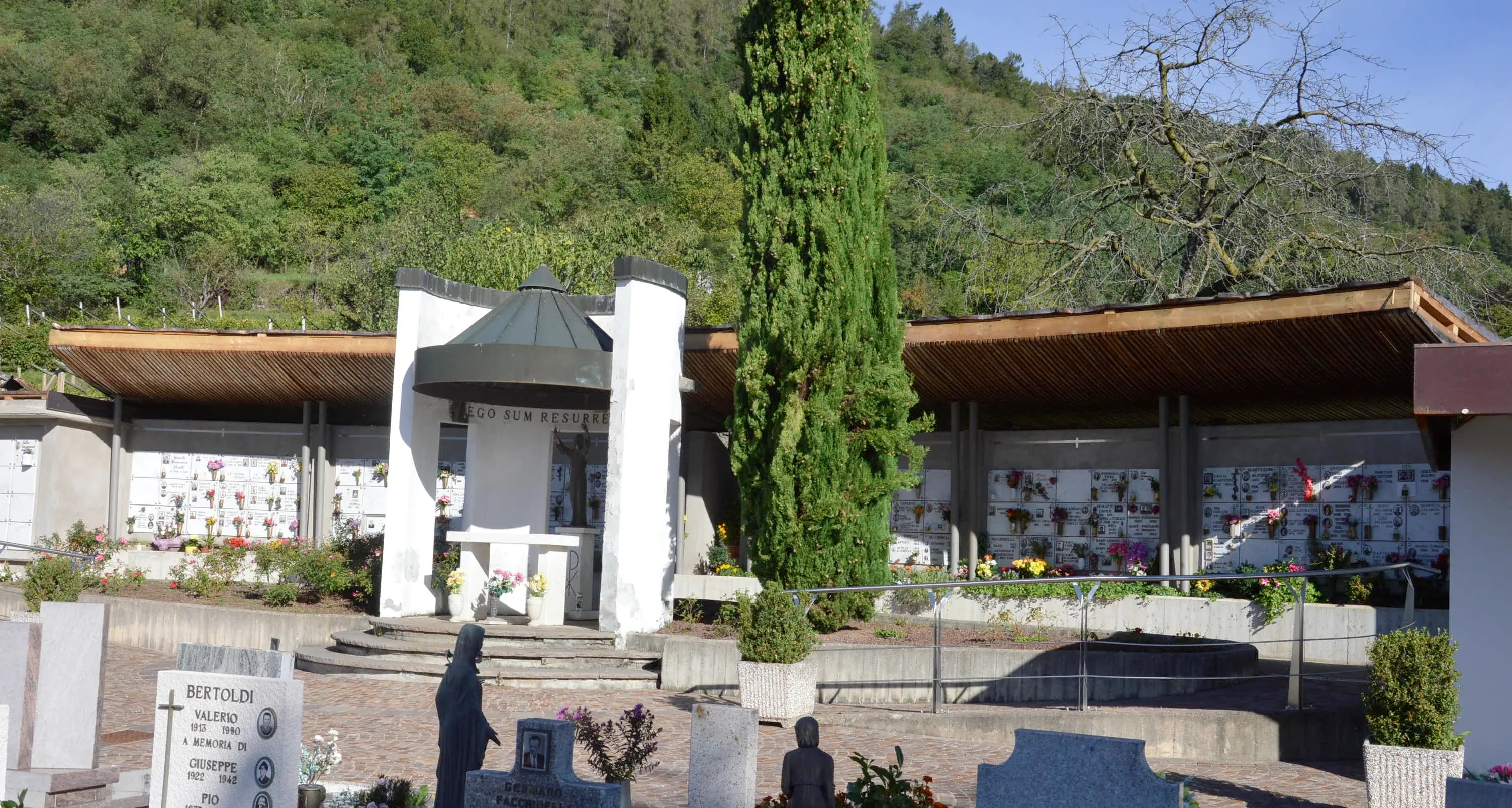 Seregnano, rubato il rame dai loculi del cimitero