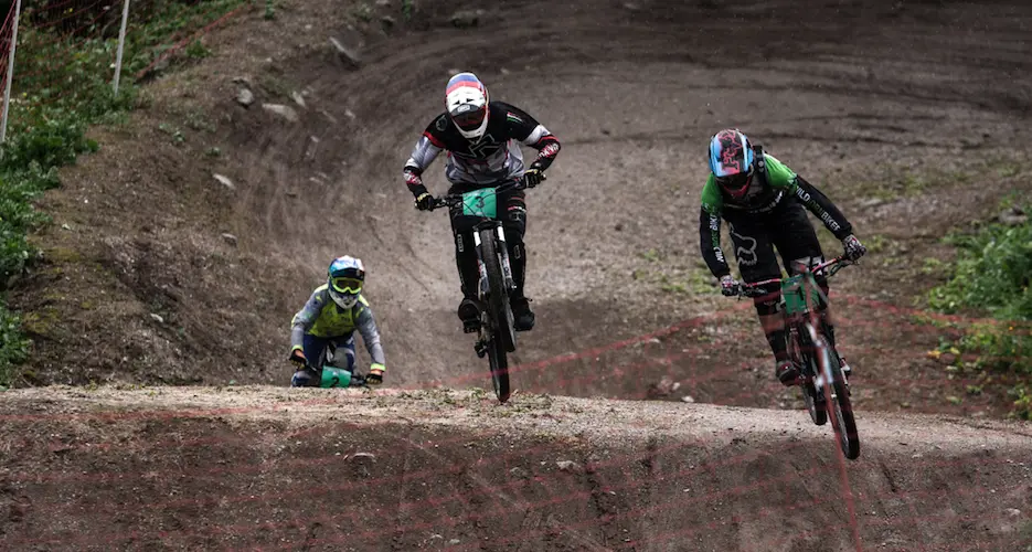 Four Cross, maglia tricolore a Fantoni