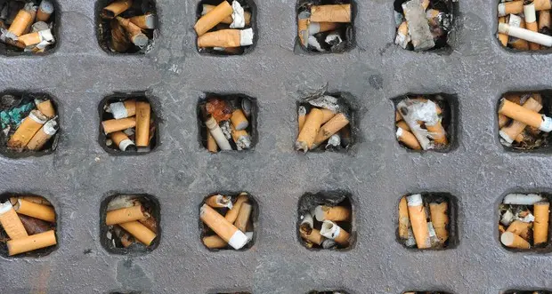 Via i mozziconi dalle strade Ora si incapsulano nell'asfalto