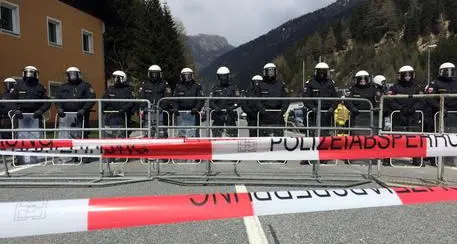 Migranti, l'Austria intensifica i controlli al confine