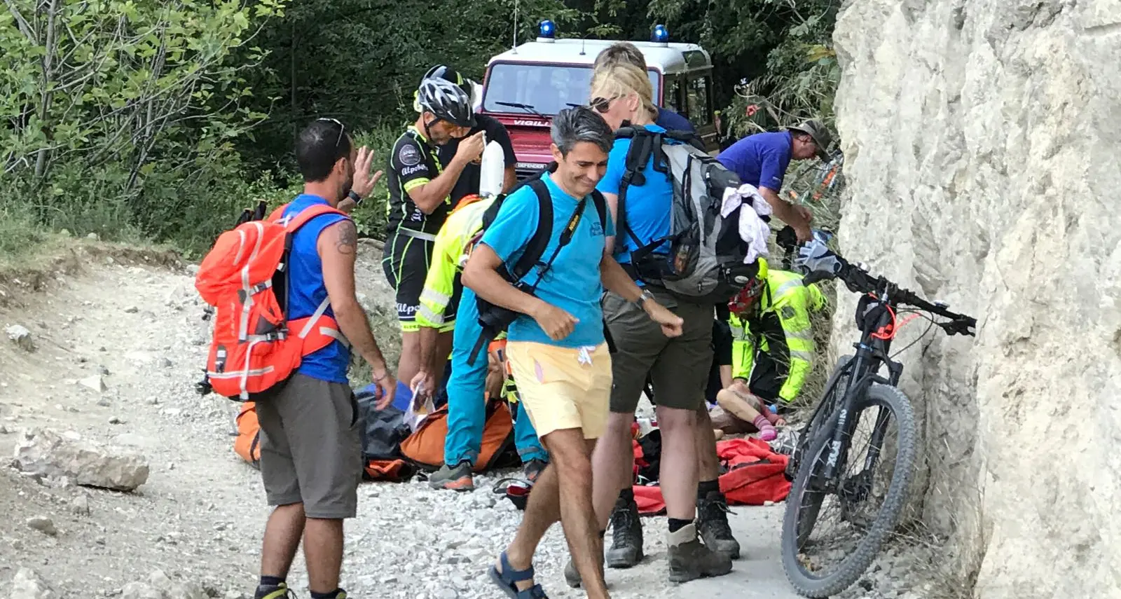 Resta grave la bambina colpita da un sasso