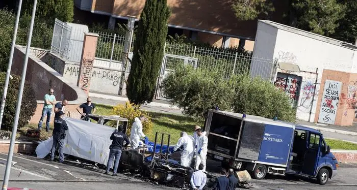 Roma, strage del camper È «caccia» all'omicida