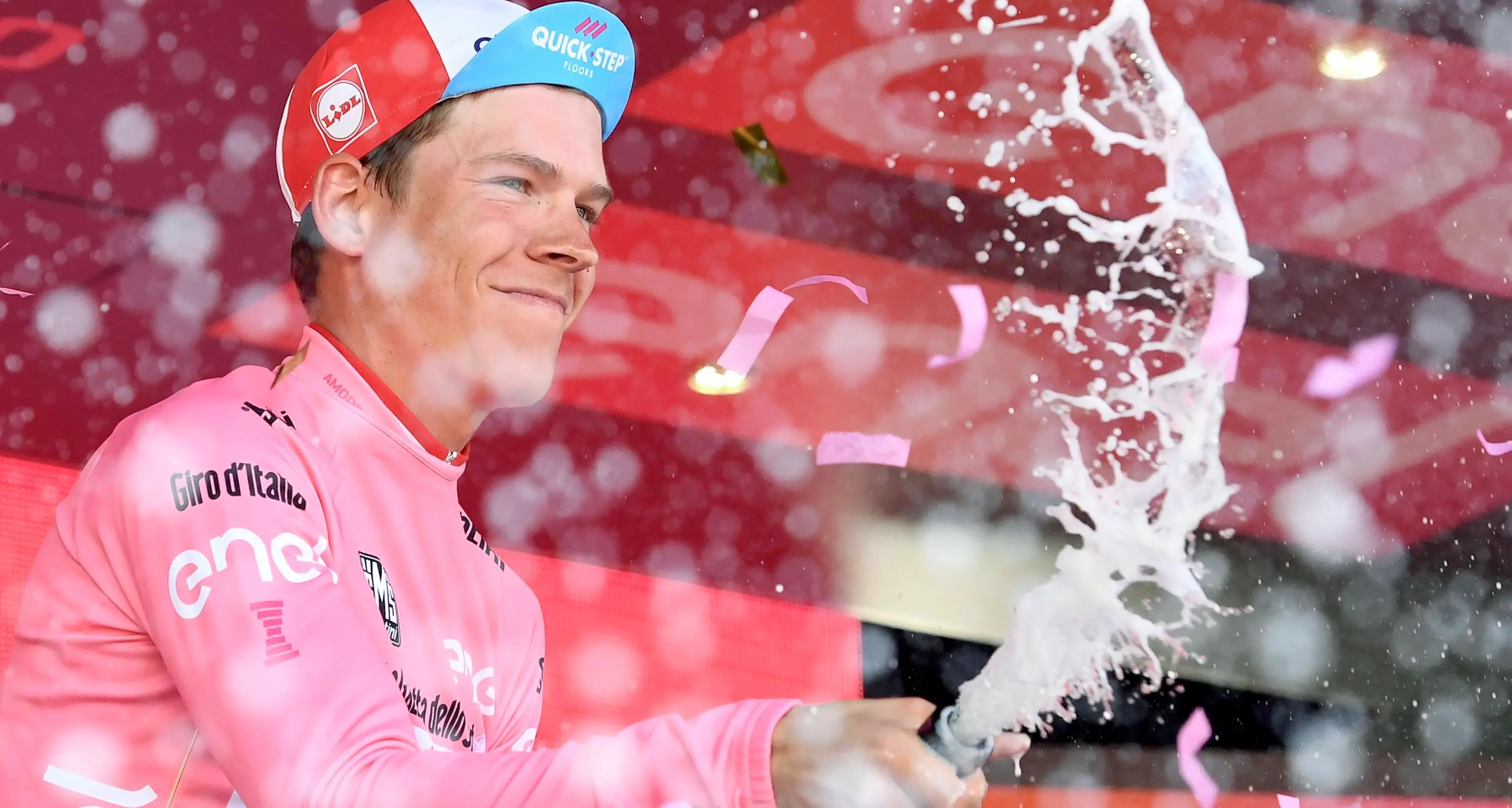 Giro, vince lo svizzero Dillier Jungels sempre in rosa