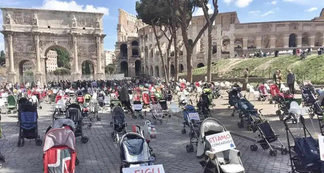 Colosseo, passeggini vuoti La protesta delle famiglie
