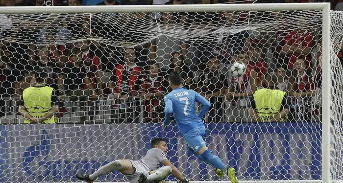 Champions, Napoli avanti Nizza battuto di nuovo