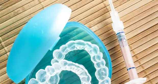 Denti bianchissimi, un business in Italia da un miliardo l'anno