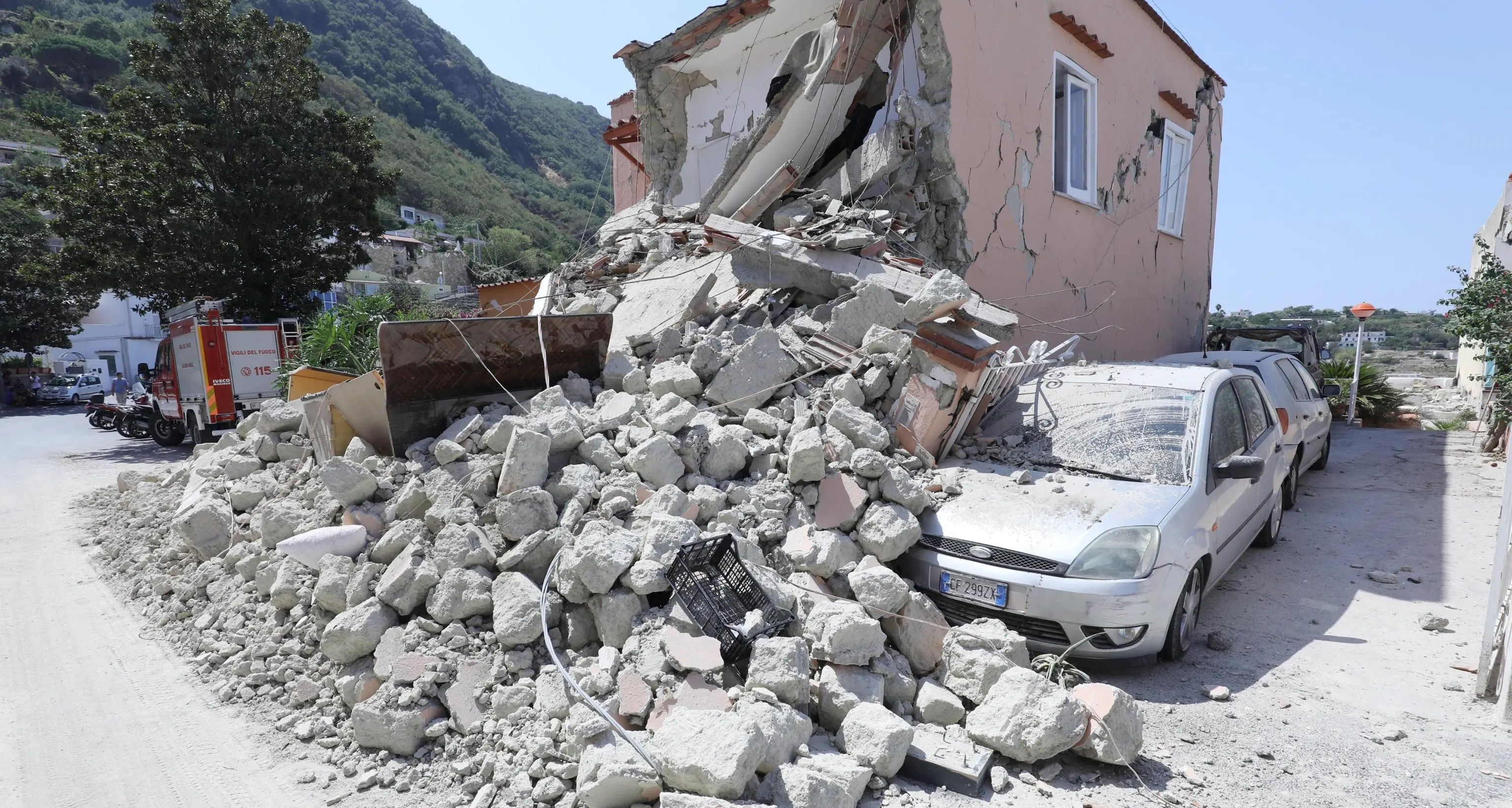 Terremoto a Ischia, Borrelli «Case con materiali scadenti»