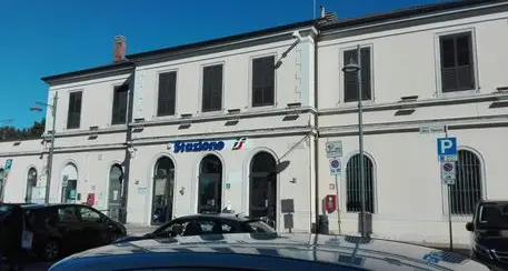 Treno perde gas argon, evacuata stazione