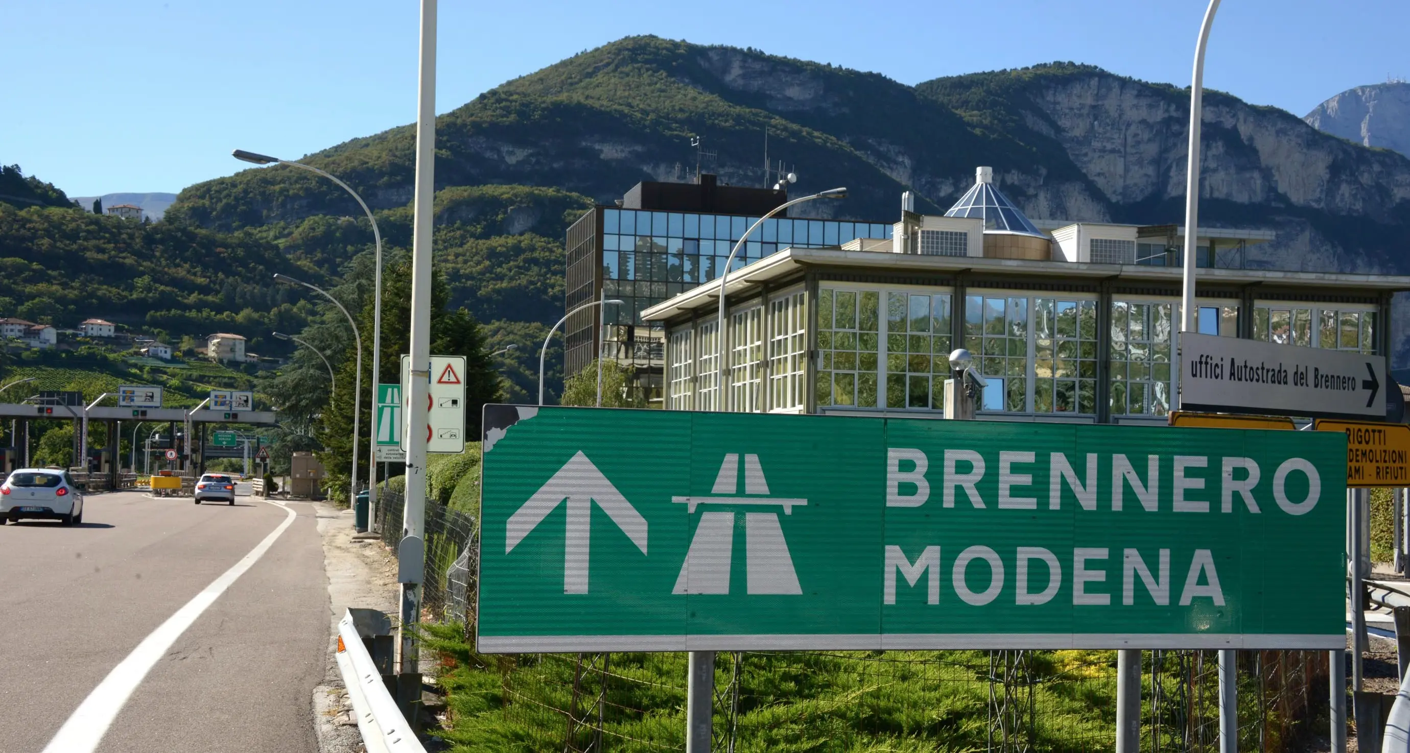 Tutti i soldi per le società partecipate Provincia, il più pagato è Girardi (A22)