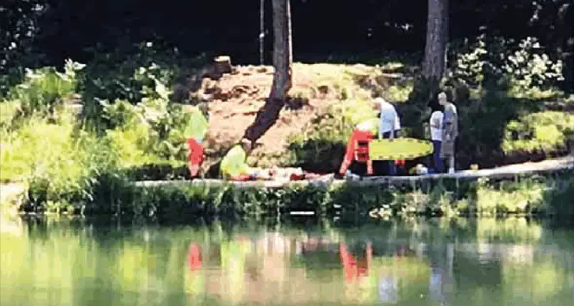 Si tuffa e rischia di annegare al lago di Santa Colomba