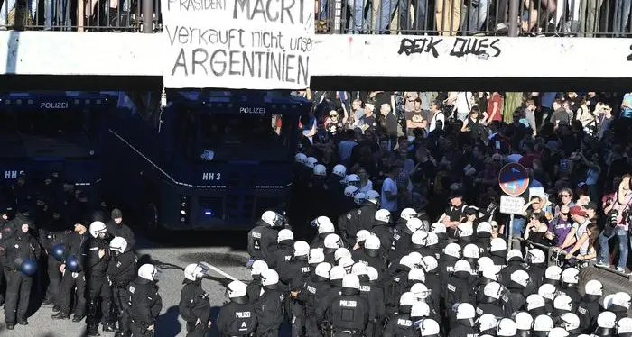 G20, scontro al corteo Protesta ad Amburgo