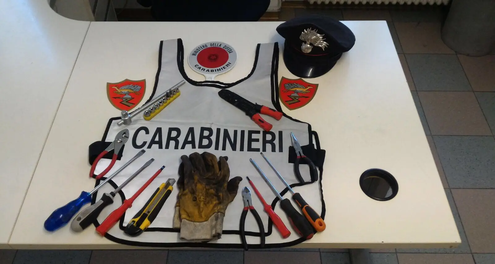 In auto con arnesi da scasso: arrestato albanese