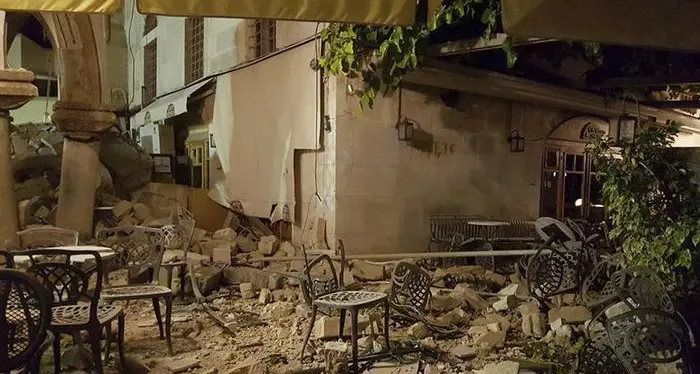 Terremoto nel mar Egeo due morti e 120 feriti