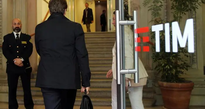 Tim, l'ad Cattaneo se ne va Buona uscita da 30 milioni