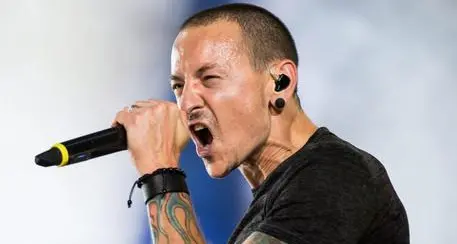 Annullato il tour dei Linkin Park dopo il suicidio di Bennington