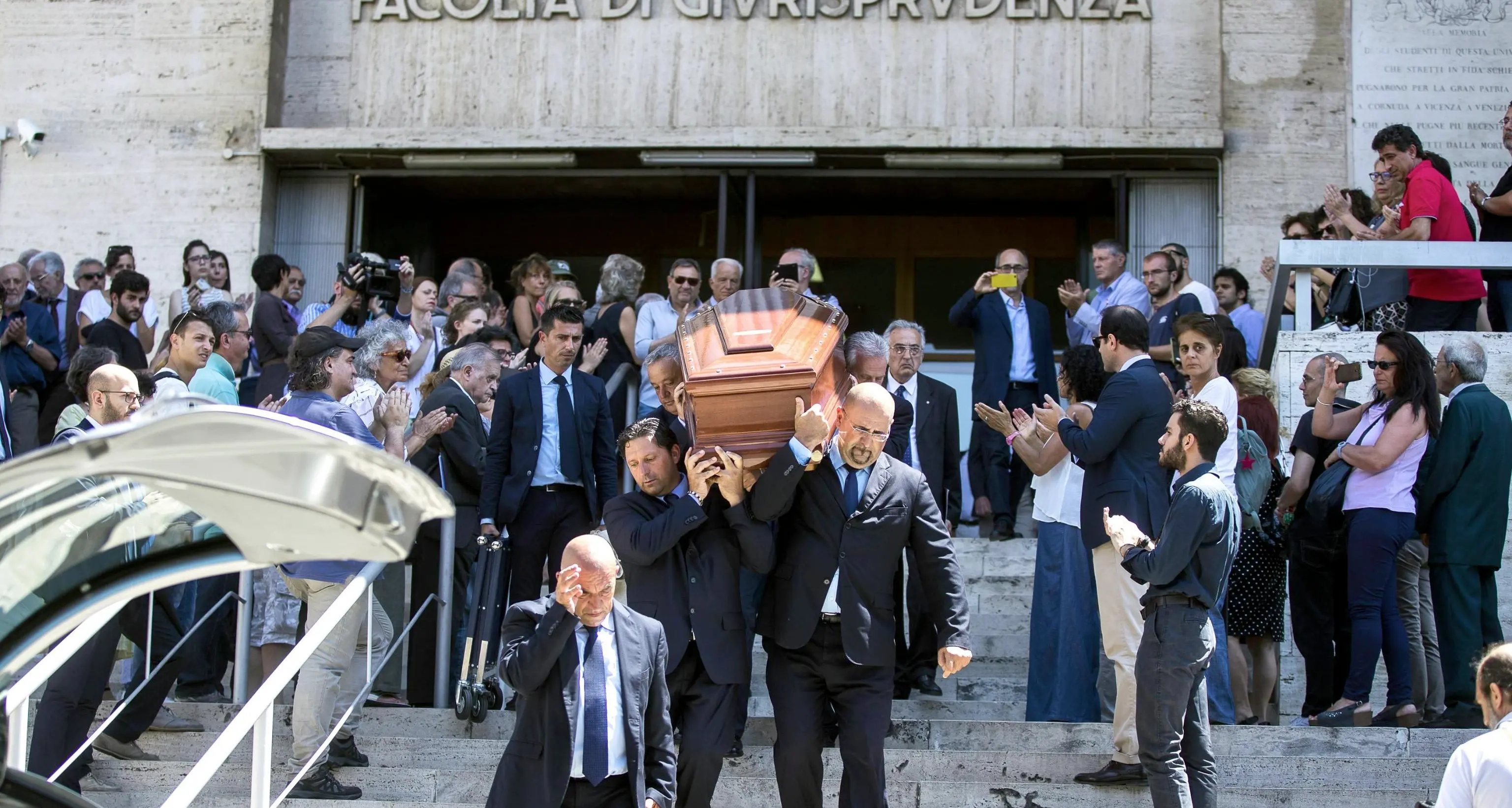 L'addio a Stefano Rodotà sulle note di «Bella ciao»