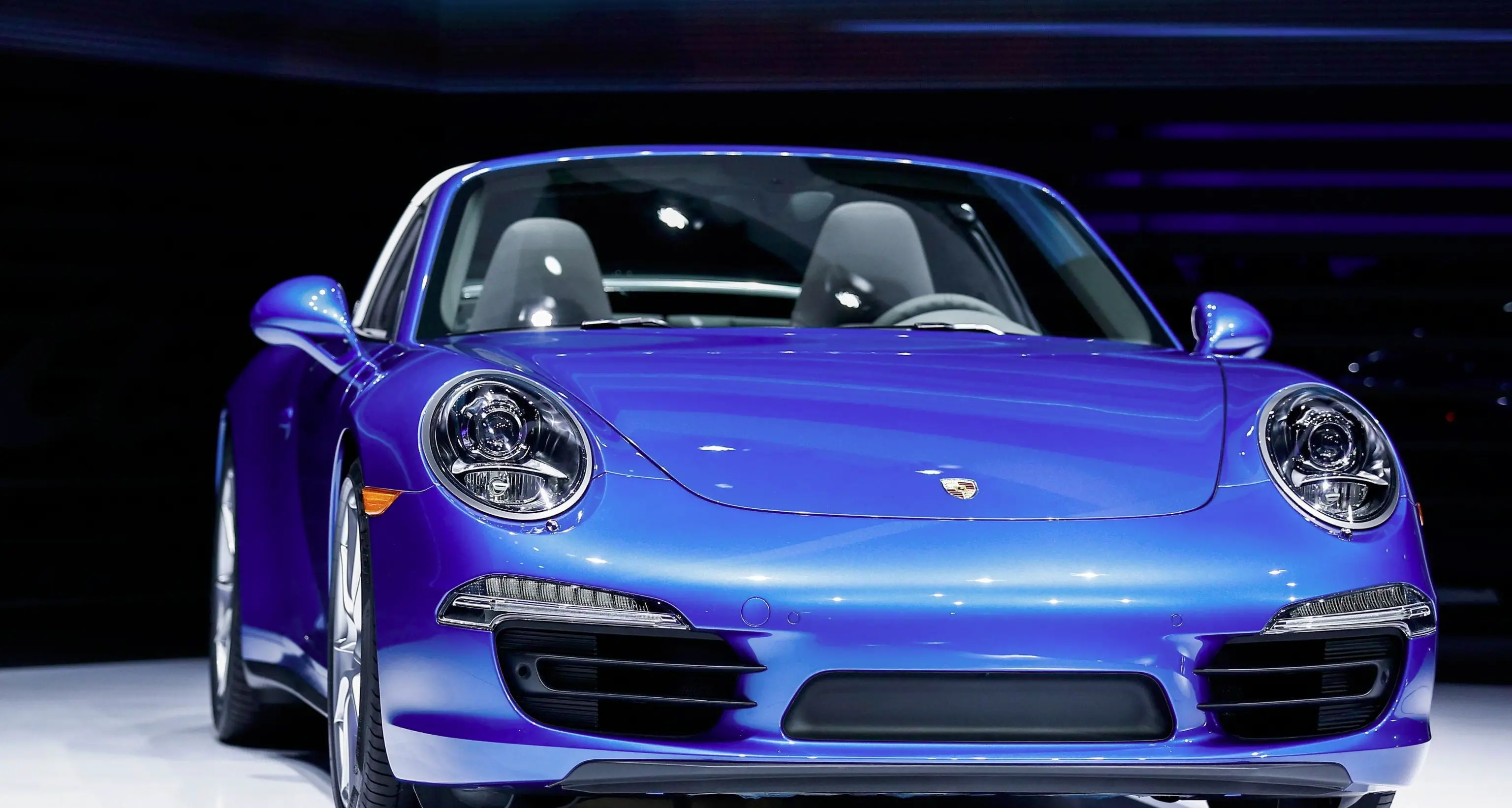 Si fa pagare le auto di lusso e sparisce con un milione