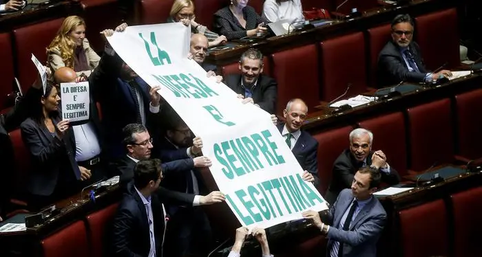 Sì della Camera: si potrà sparare di notte in casa