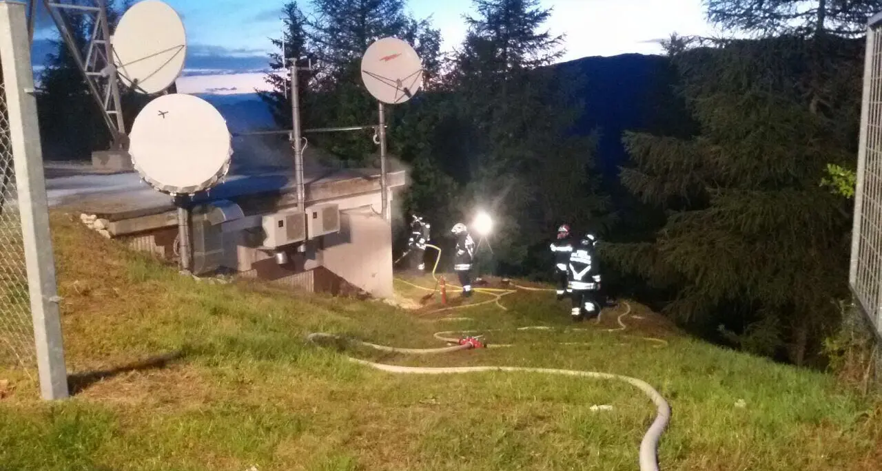 Attentato incendiario ai tralicci sul Finonchio Gravi danni, blackout tv e radio per la Rai