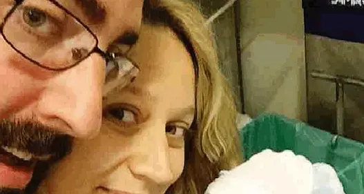 Il bimbo nasce in casa Le istruzioni al telefono