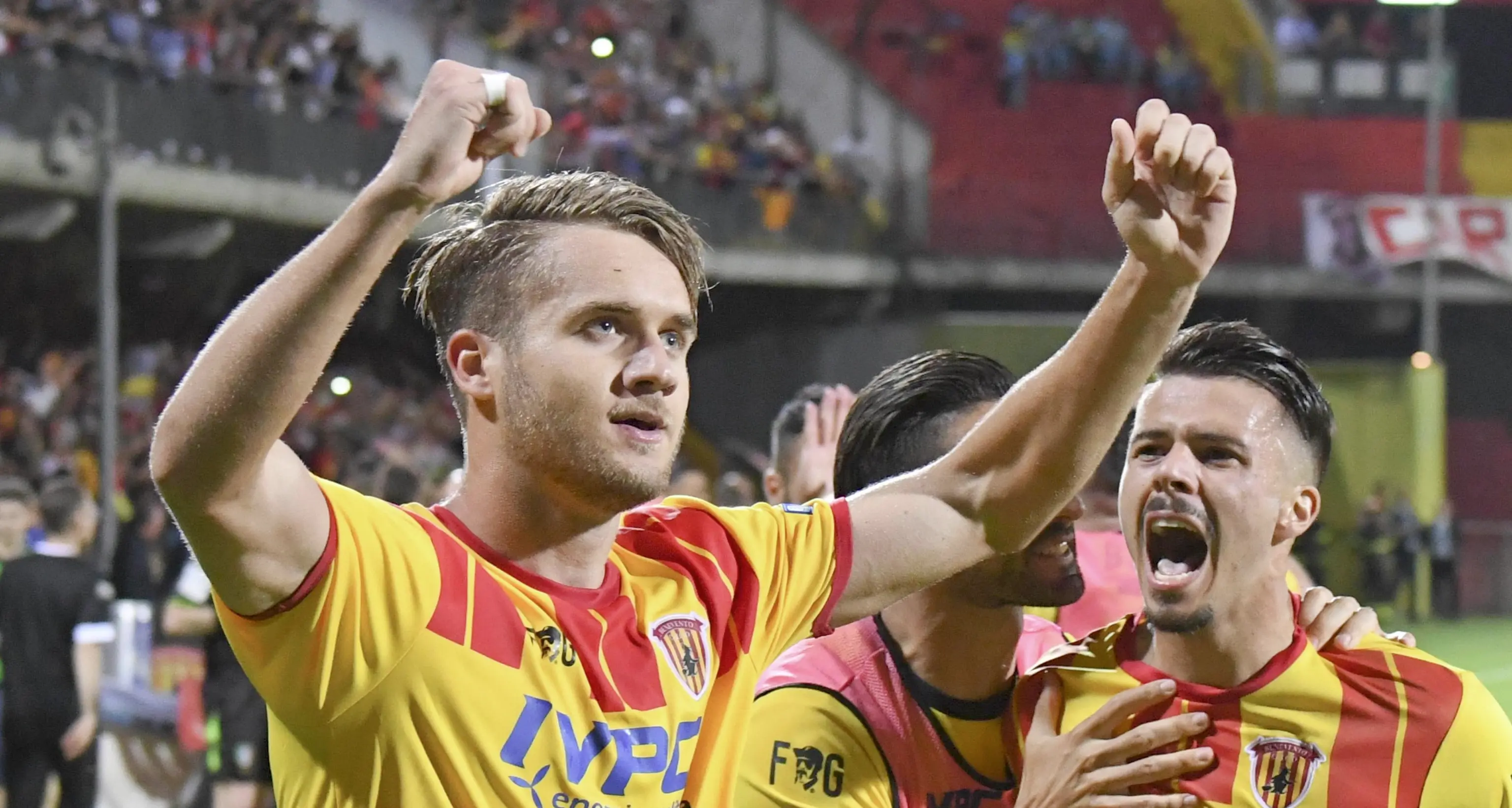 Calcio, il Benevento batte il Carpi e va in A
