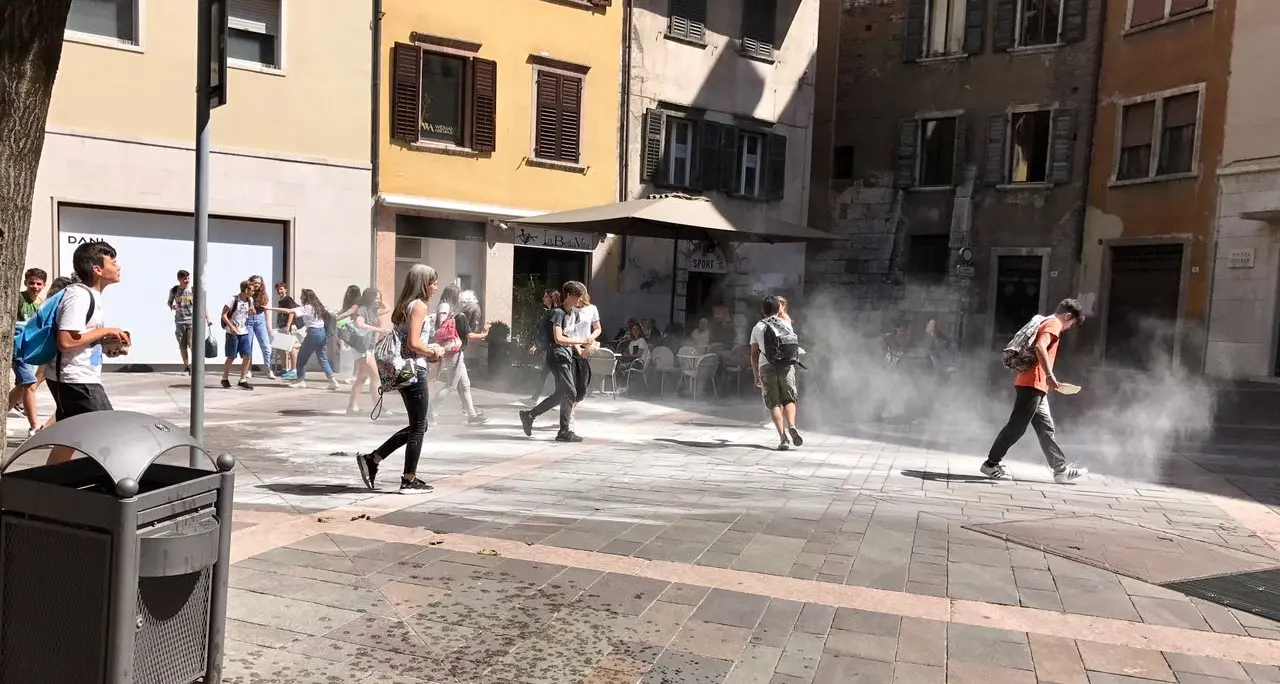 Oggi ultima campanella, poi scuole chiuse Gavettoni al S.Chiara poi feste alle Albere e Buena Onda