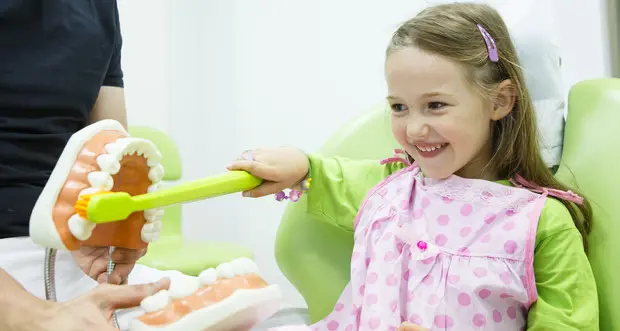 Bimbi tornano dal dentista, 9 su 10 una volta l'ultimo anno