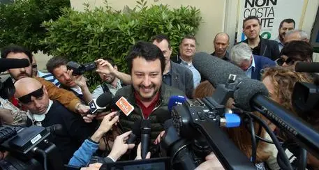 Primarie Lega, vince Salvini Ma il Carroccio è nella bufera