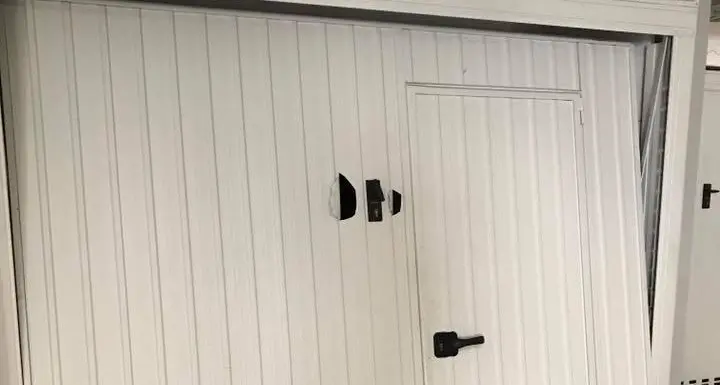 Raid nei garage, rubata carne congelata