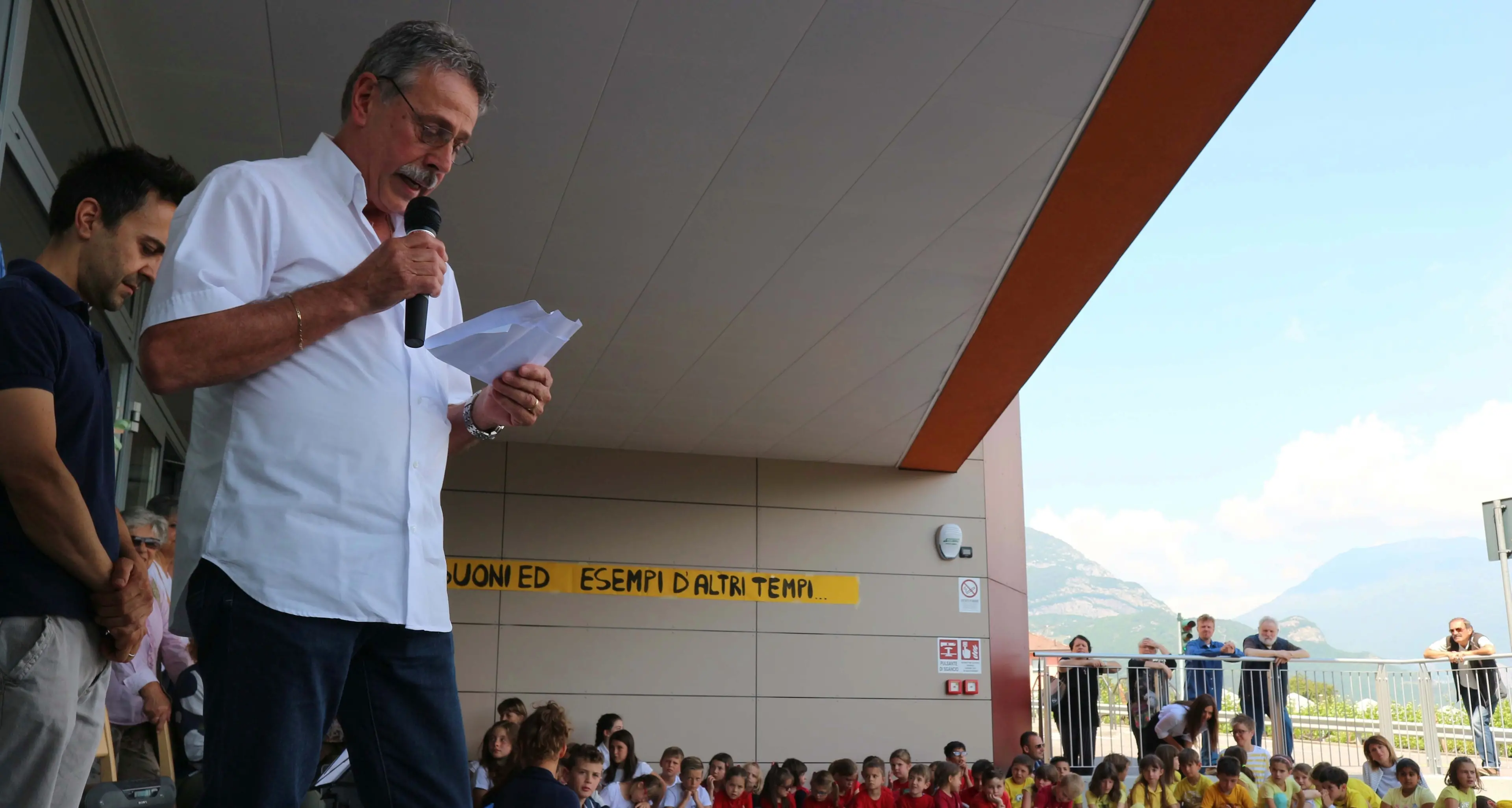 La scuola dedicata al maestro Parisi