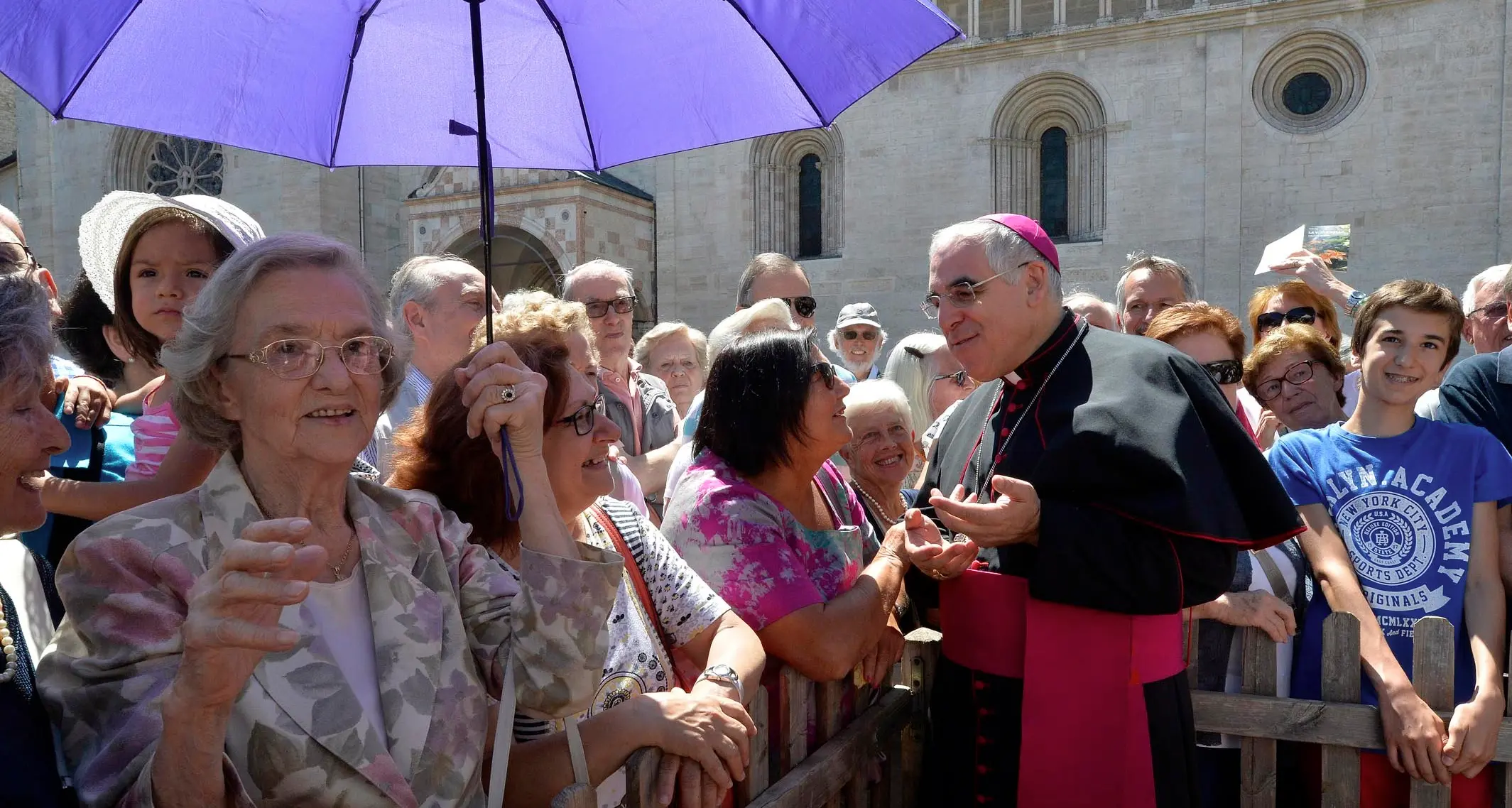 San Vigilio, l'esortazione del vescovo Tisi: apriamo il nostro cuore agli altri