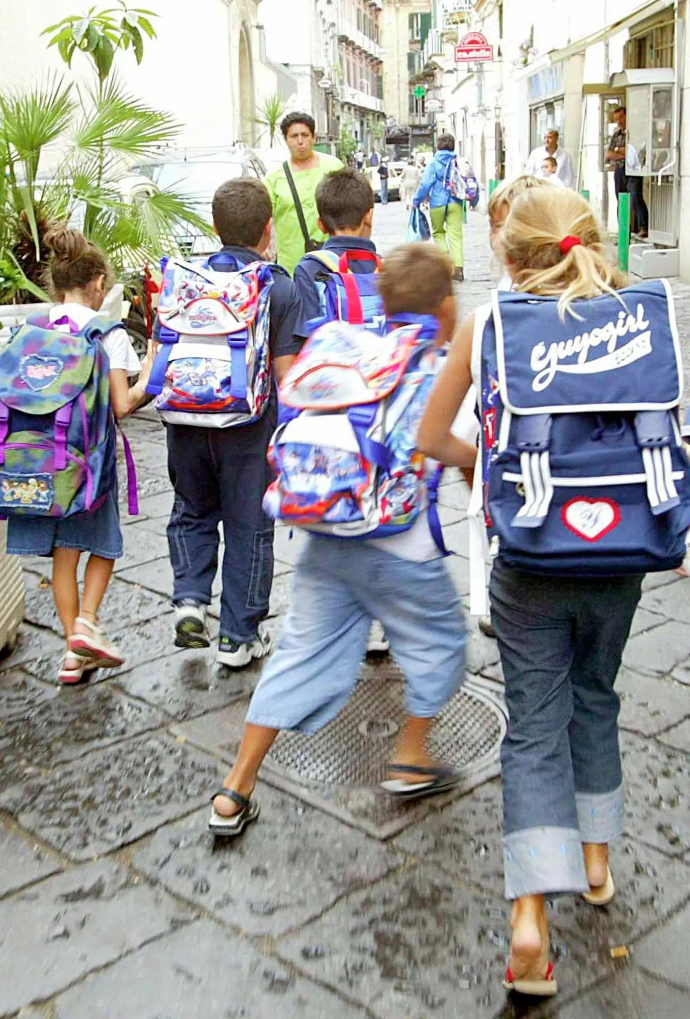Scuola, i rischi per i ragazzi che portano zainetti troppo pesanti: interviene la Provincia