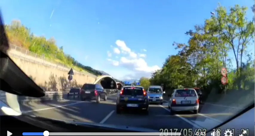 Altra auto contromano in tangenziale Attimi di paura a Martignano - Video