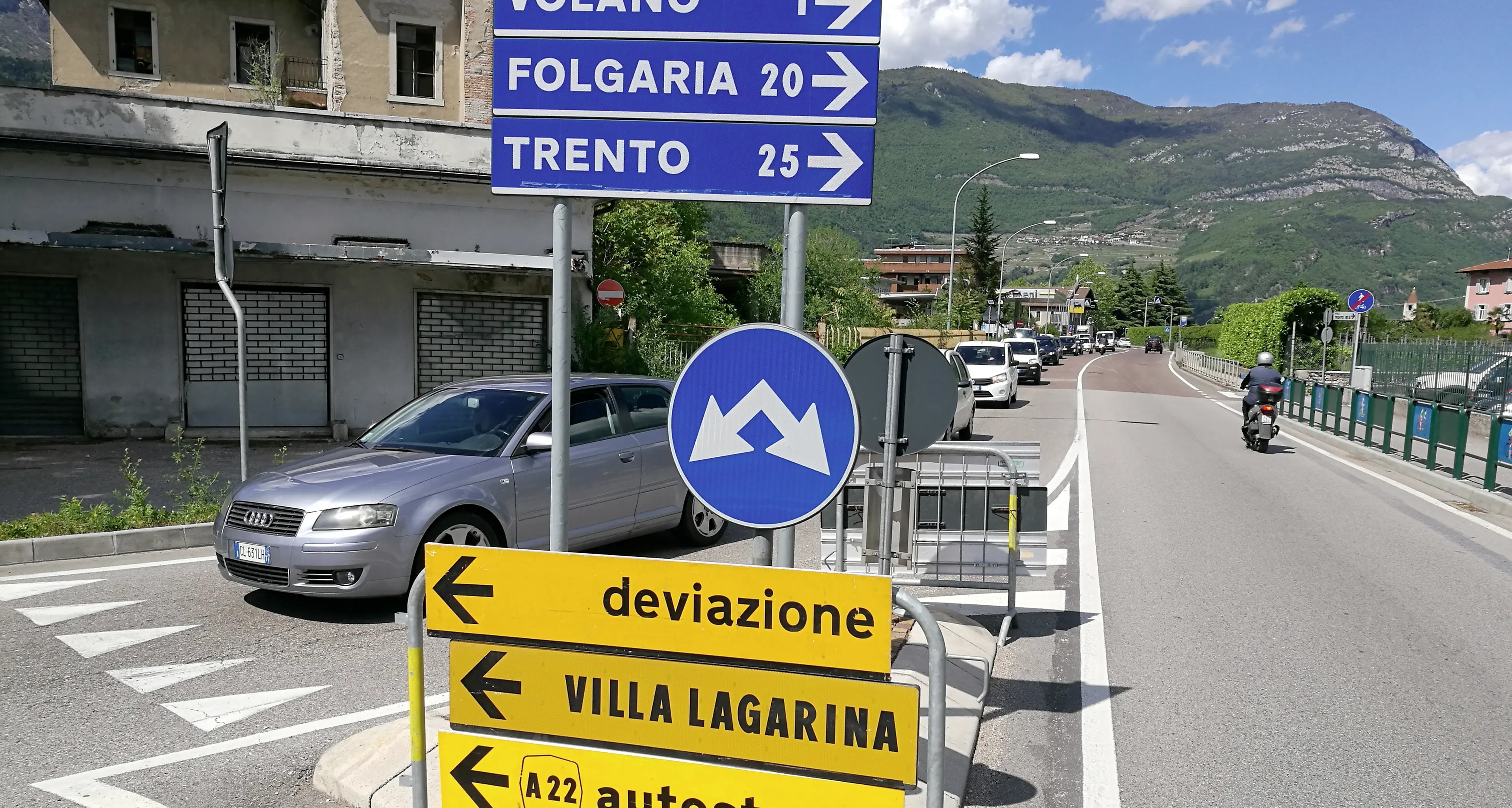 Lavori sulla bretellina, code a Sant'Ilario