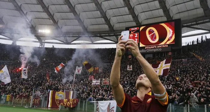 La Roma «pensiona» Totti Ma lui per ora tace