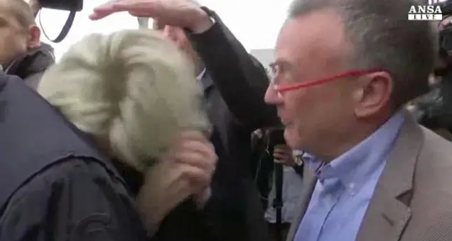 Obama con Macron Cè il videomessaggio