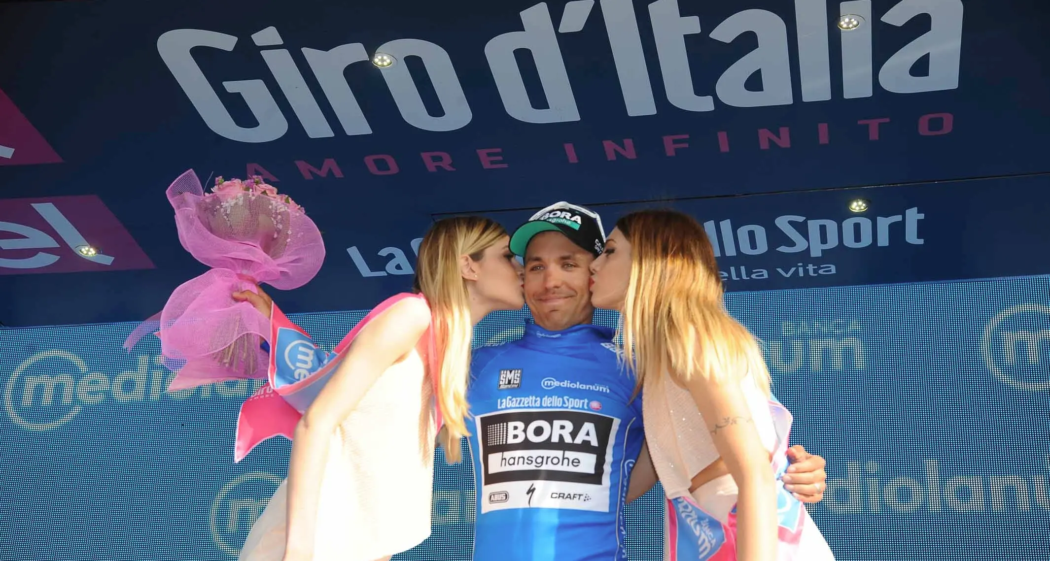 Giro d'Italia, a Benedetti la prima maglia azzurra