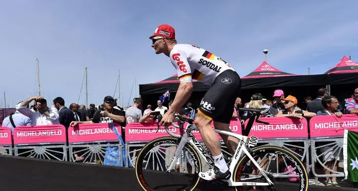 Giro, a Tortoli sfreccia Greipel Il tedesco è in maglia rosa